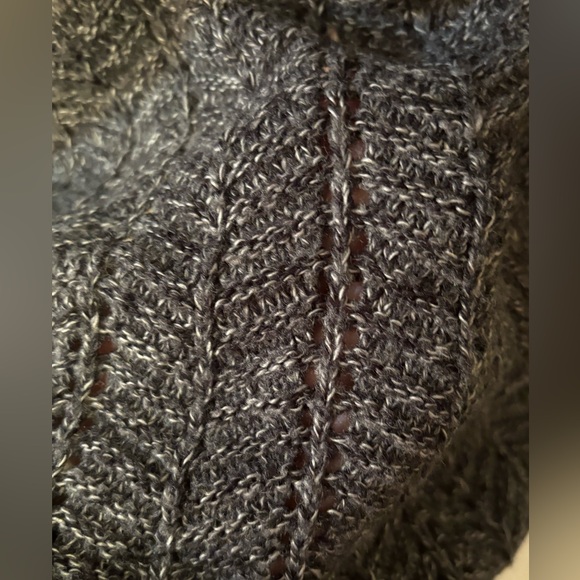 Mixed stitch color blocked sweater - Picture 3 of 5